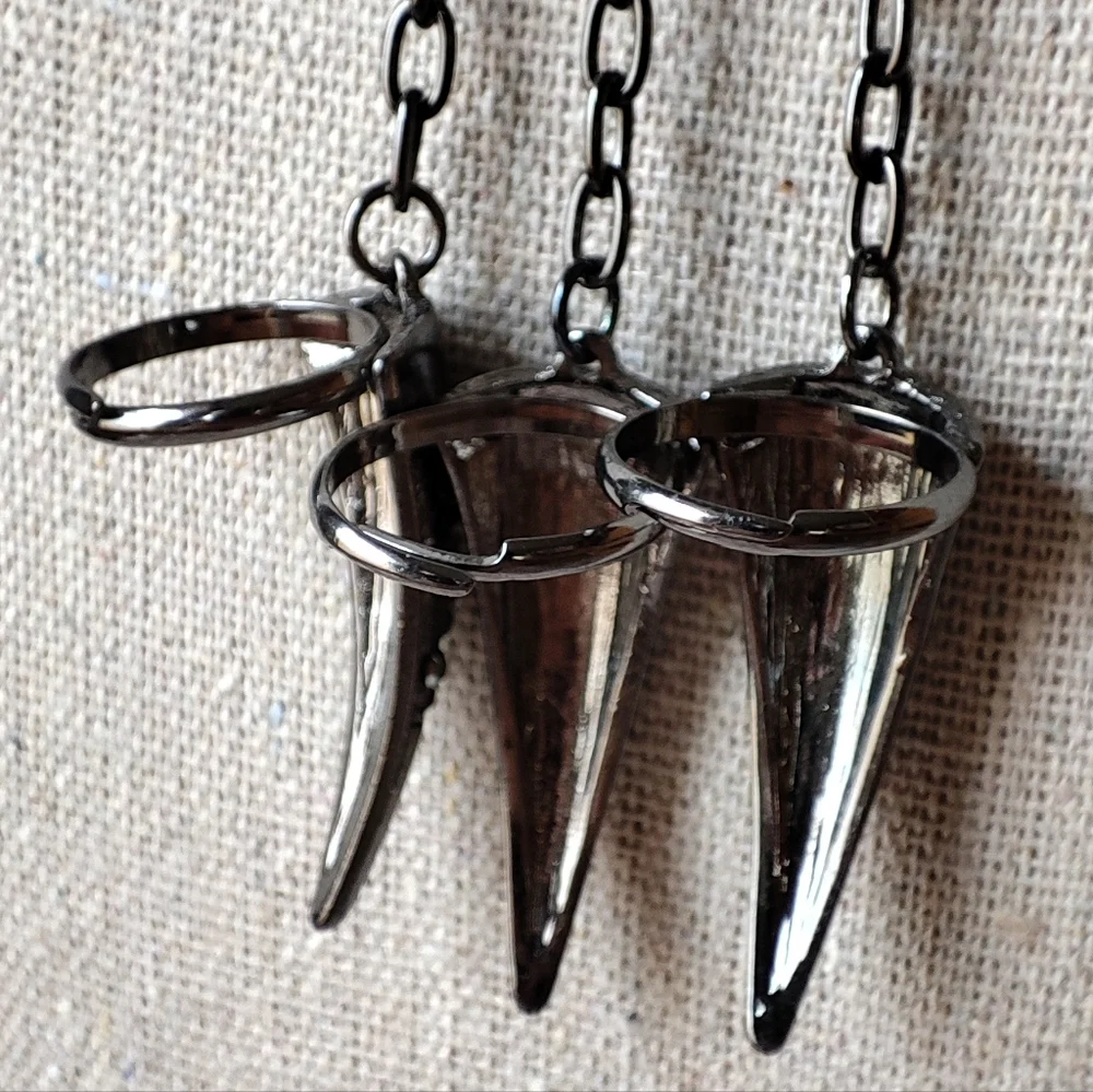 Dolls Kill Gunmetal Slave Bracelet Adjustable Rings Fingernail Claws Gothic NEW - Picture 4 of 10